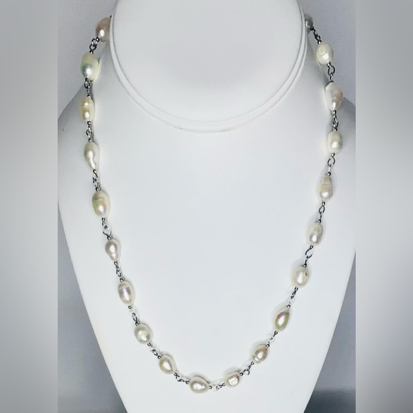 BEAUTIFUL LINKED SIMULATED WATER PEARLS - Picture 3 of 3